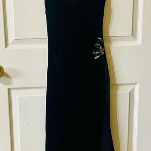 Elegant Crushed Velvet Black Evening Dress